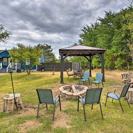 Pottsboro Home With Fire Pit Less Than 1 Mi To Lake Texoma! Exterior photo