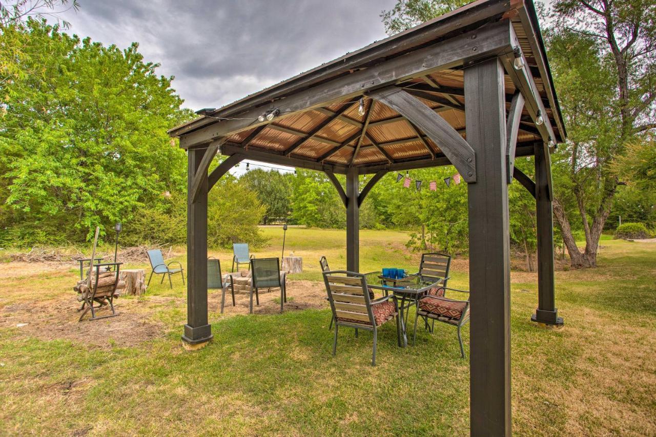 Pottsboro Home With Fire Pit Less Than 1 Mi To Lake Texoma! Exterior photo